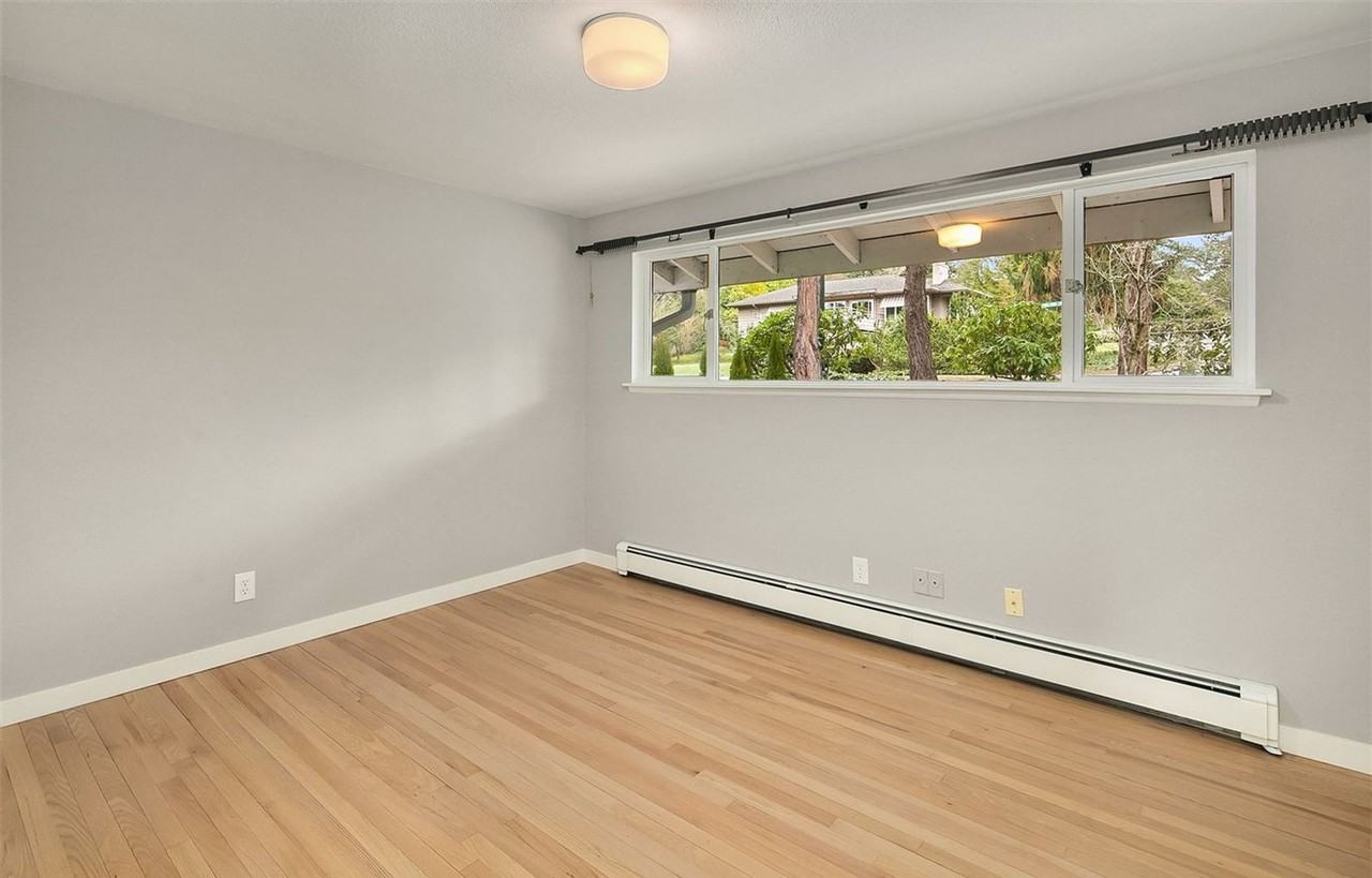 3039 Hunts Point Cir - Photo 7 of 17
