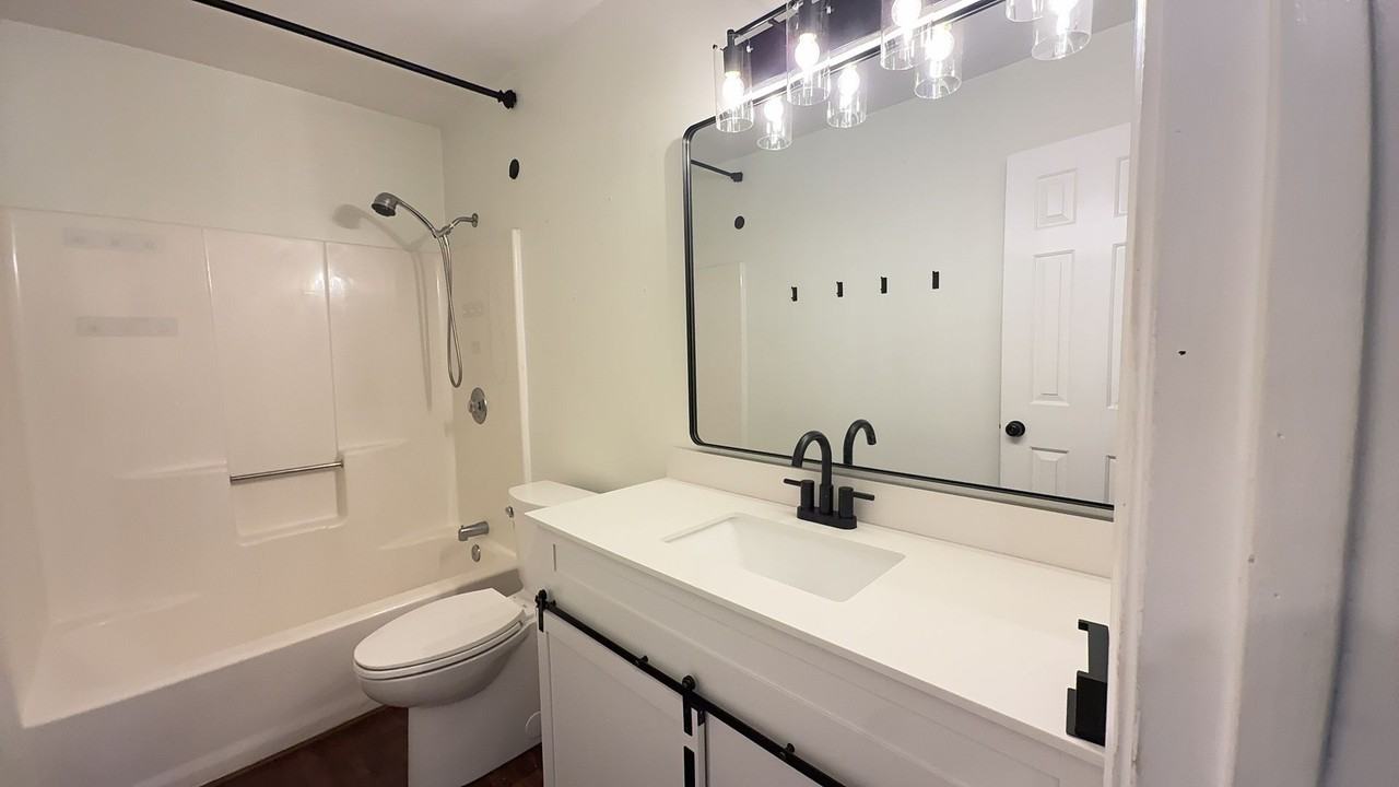 2 Eisele Ct - Photo 7 of 20