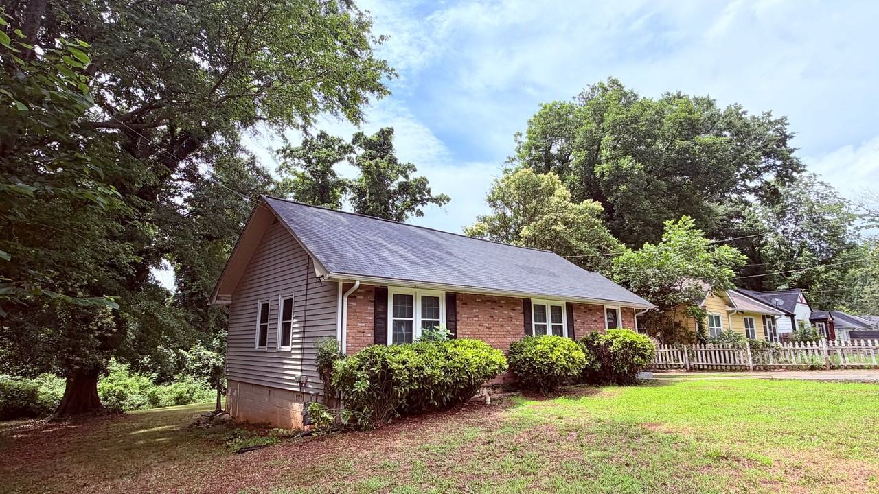 1681 Hadlock St Sw - Photo 2 of 21