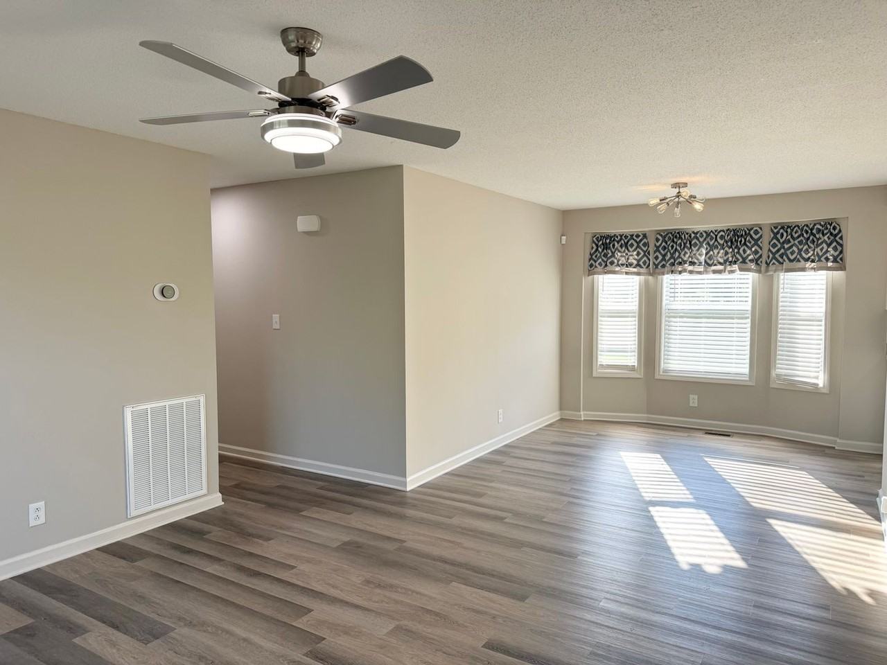444 Sideline Dr - Photo 3 of 29