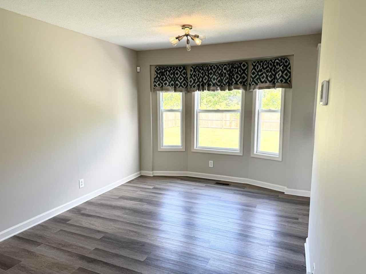 444 Sideline Dr - Photo 4 of 29