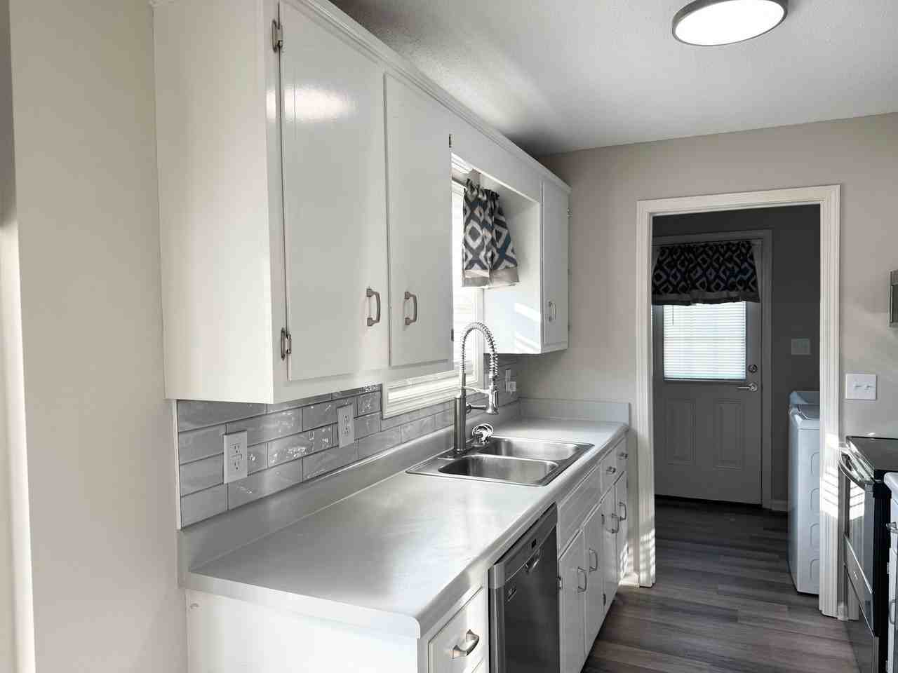 444 Sideline Dr - Photo 5 of 29