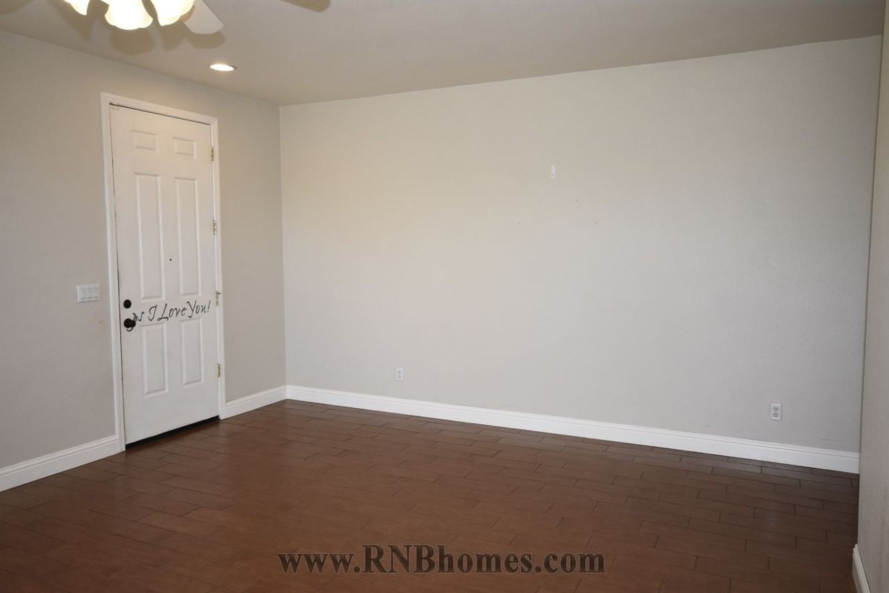 133 Marinette Ct - Photo 4 of 19