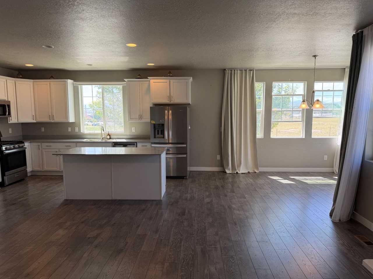 952 W 2840 N - Photo 4 of 41