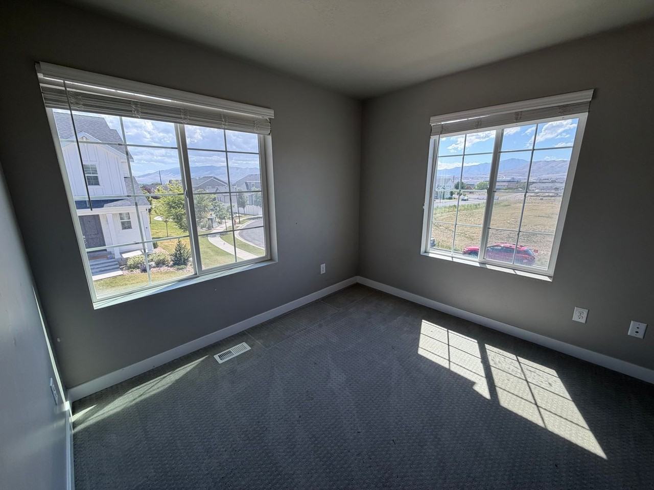 952 W 2840 N - Photo 7 of 42