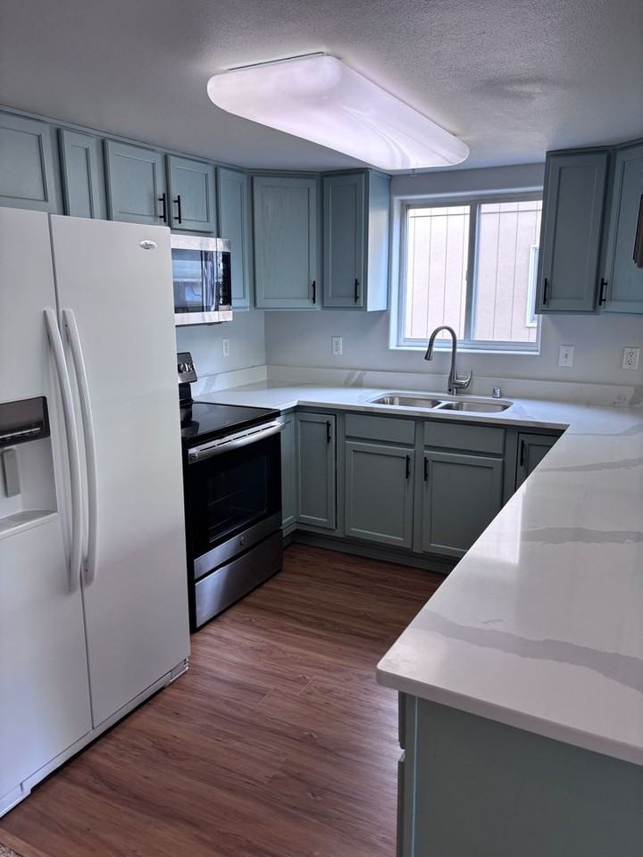 2710 Easthaven Cir - Photo 2 of 16