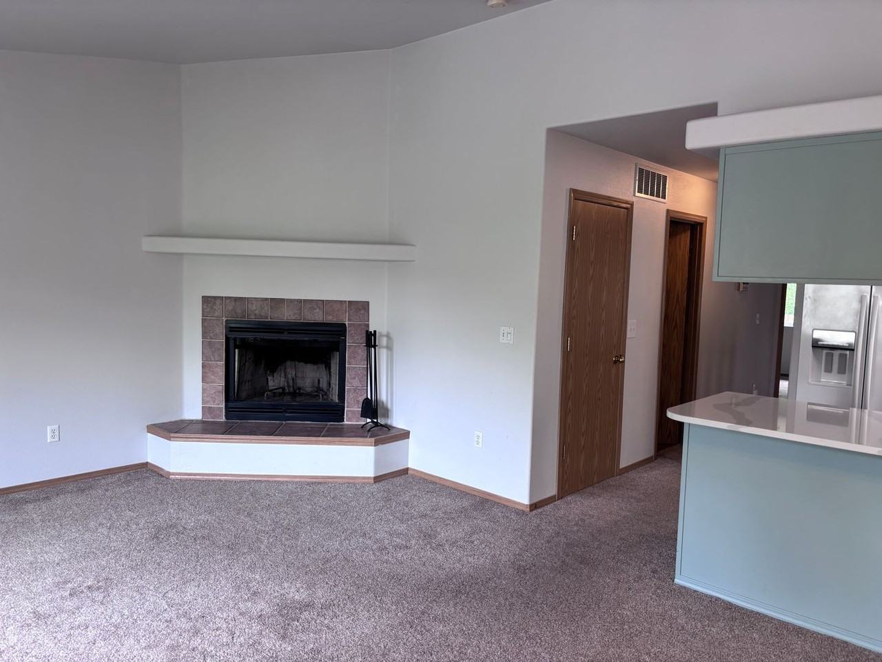 2710 Easthaven Cir - Photo 4 of 16