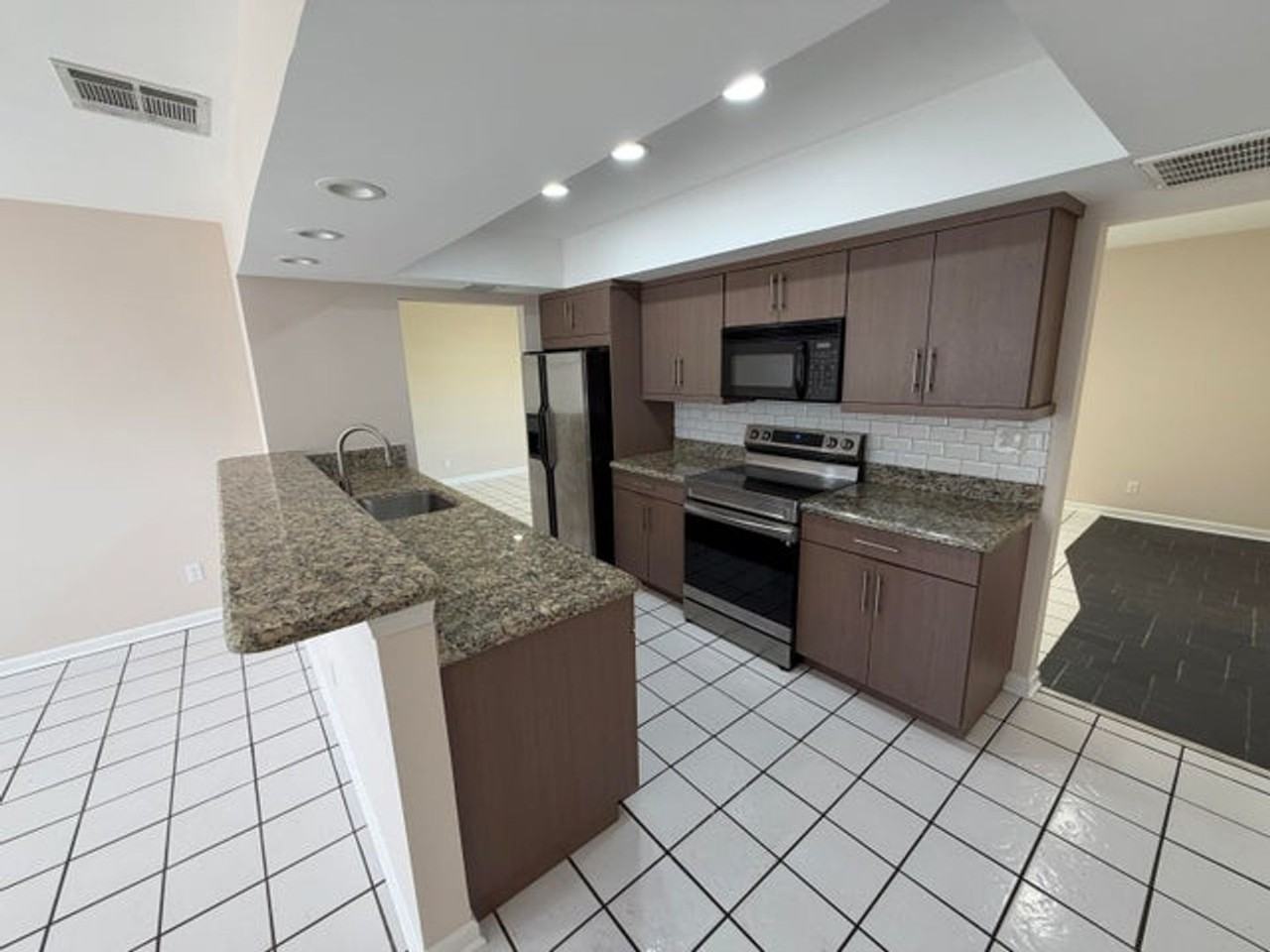 499 W Conference Dr