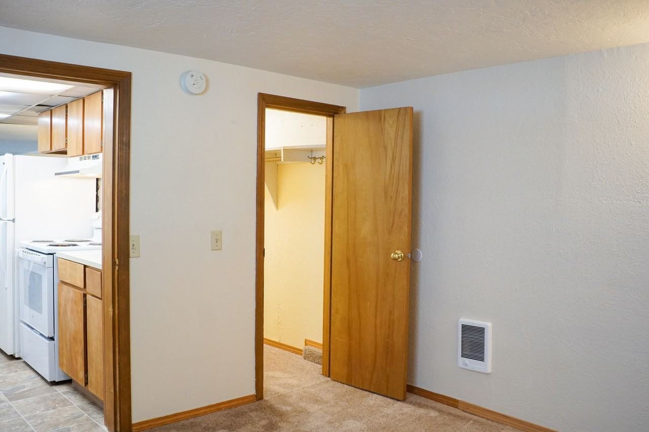 2449 Nw Lovejoy St - Photo 2 of 10
