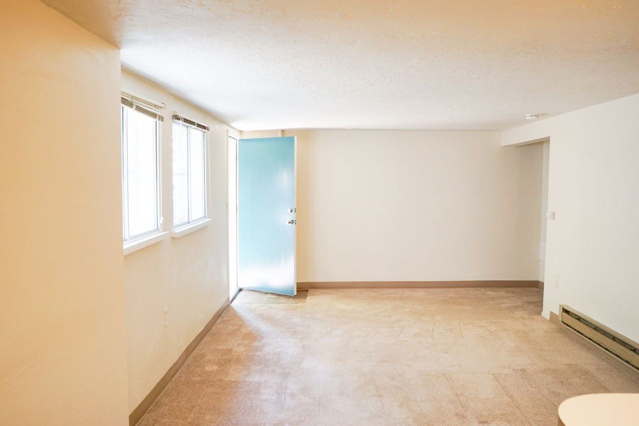 2449 Nw Lovejoy St - Photo 4 of 10