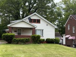 featured image of 933 Winona Dr #1