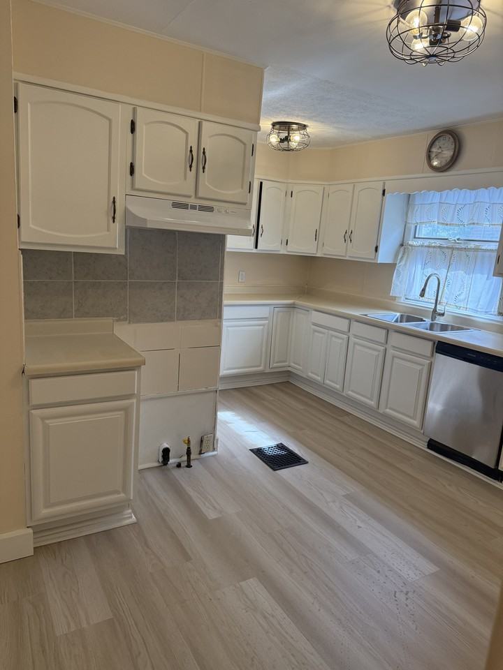 933 Winona Dr #1 - Photo 2 of 9