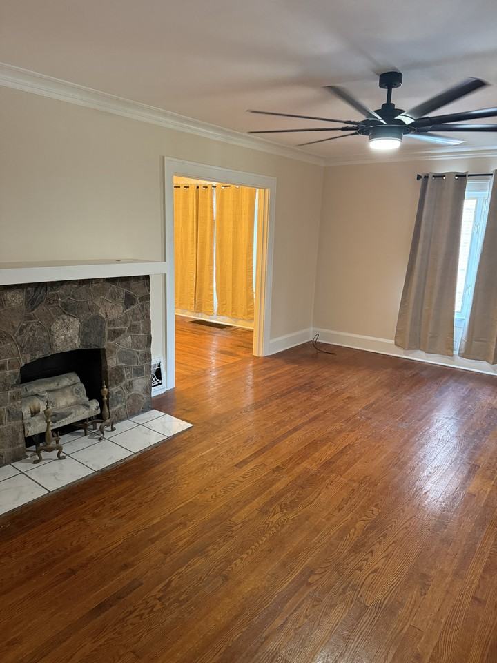 933 Winona Dr #1 - Photo 3 of 9