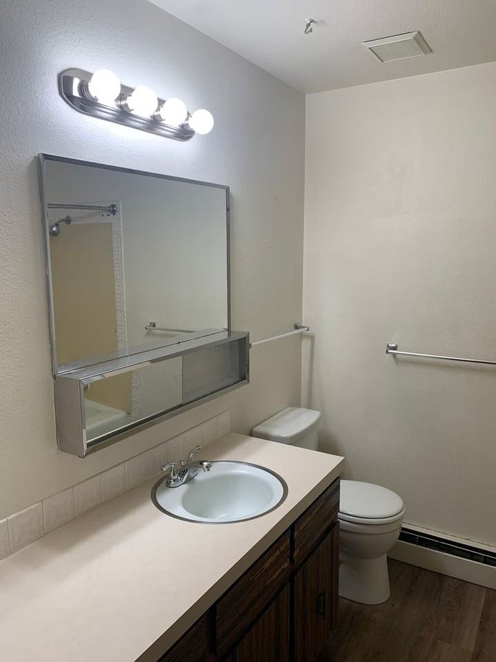 1632 E 17th St - Photo 5 of 13