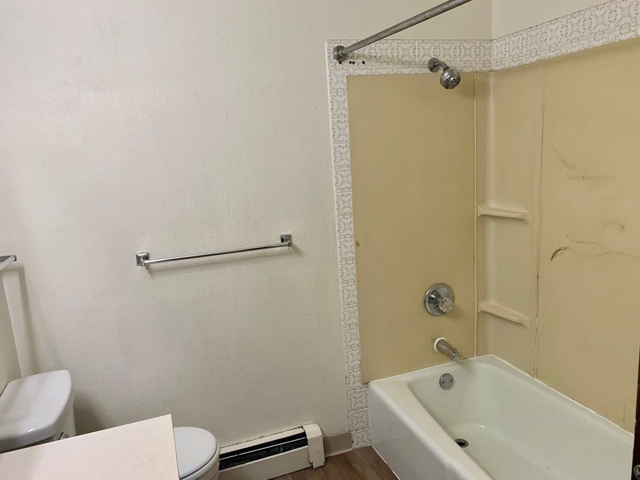1632 E 17th St - Photo 6 of 13