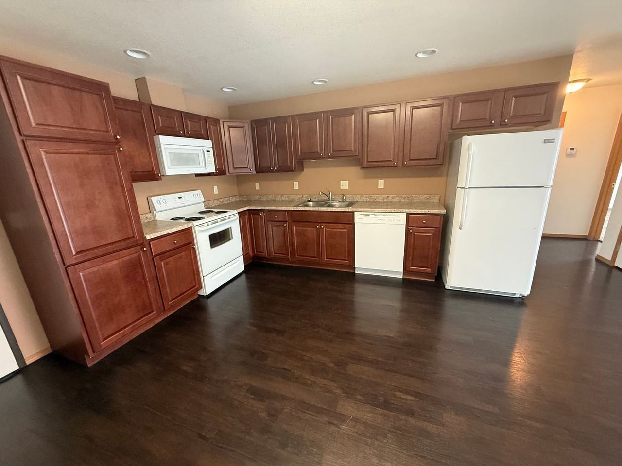 505 505 16 Ave Circle NE #8 - Photo 3 of 13
