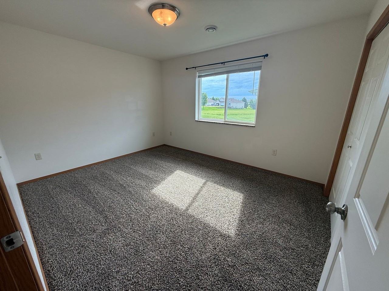 505 505 16 Ave Circle NE #8 - Photo 6 of 13