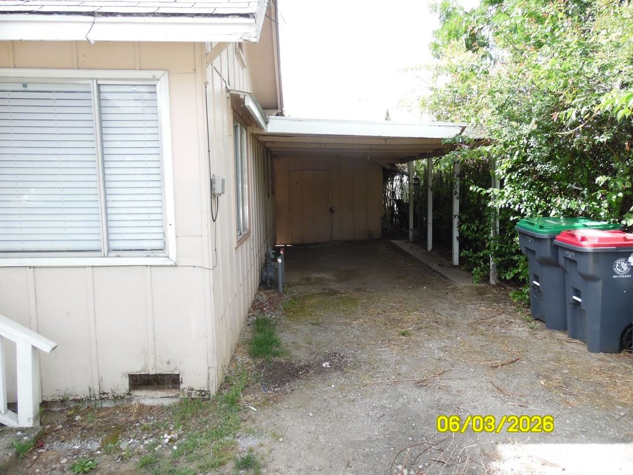 697 W 13th St - Photo 4 of 25