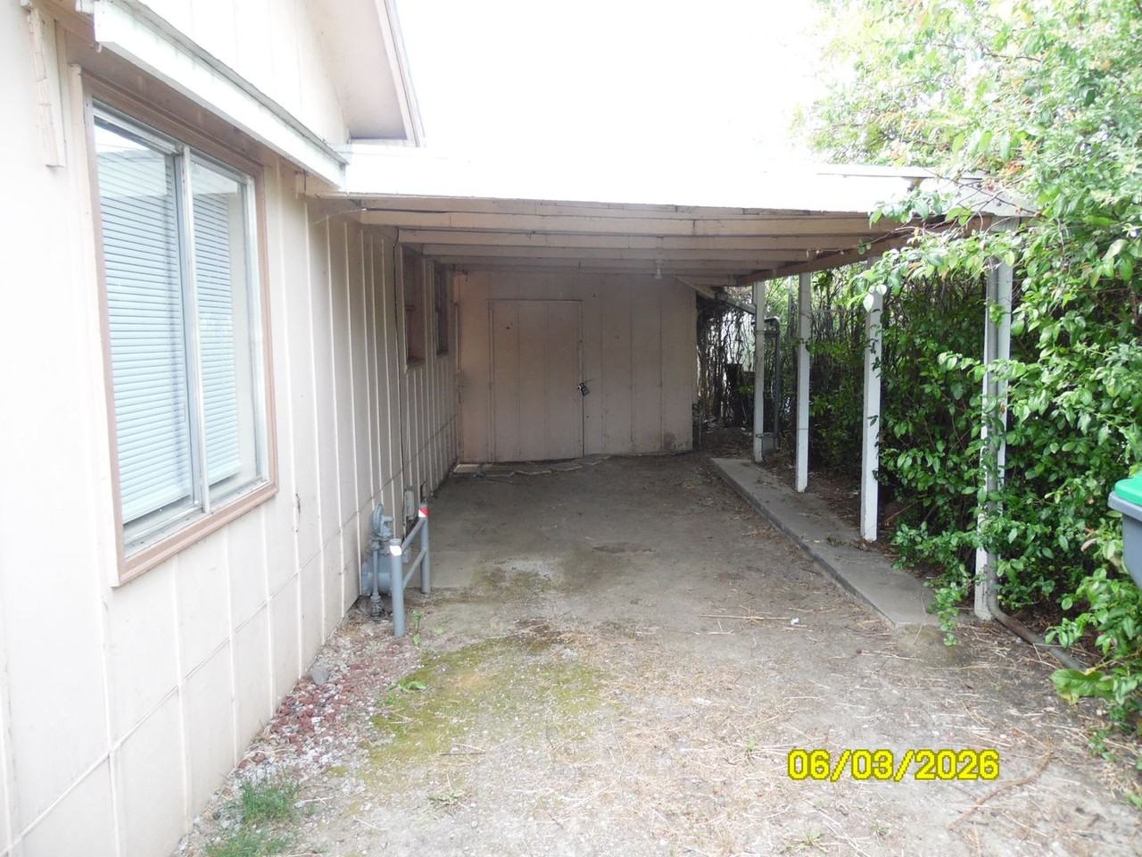 697 W 13th St - Photo 5 of 25