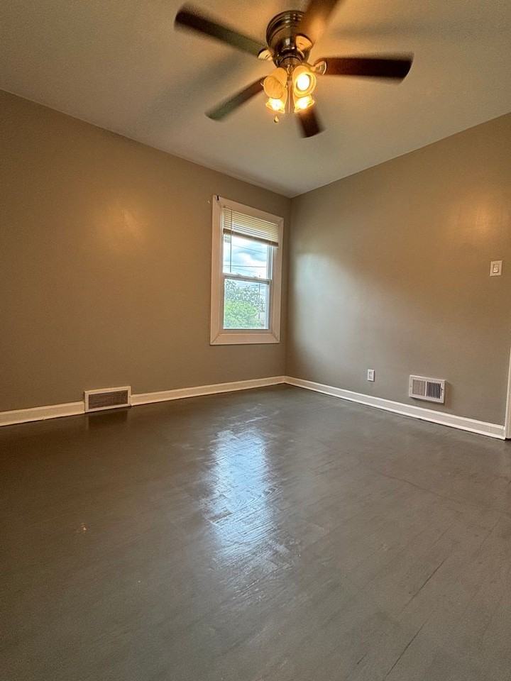 4767 Harrison St - Photo 3 of 18