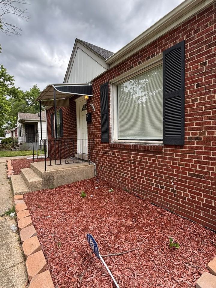 4767 Harrison St - Photo 4 of 18