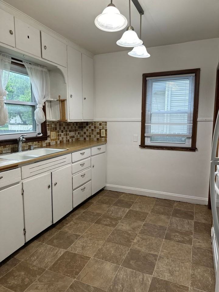 1727 Franklin St - Photo 2 of 9