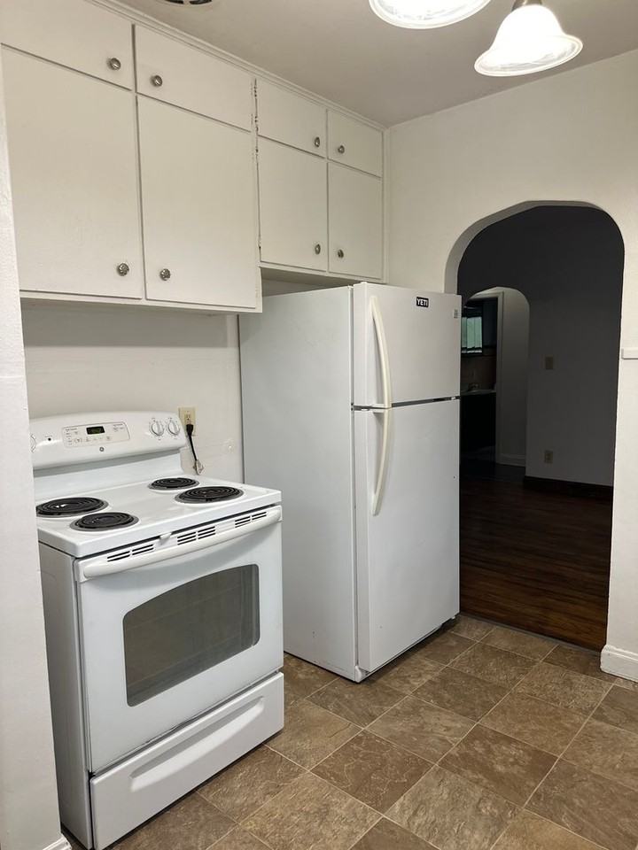 1727 Franklin St - Photo 3 of 9