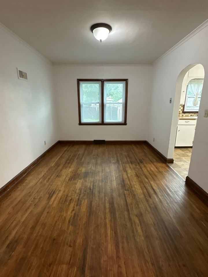 1727 Franklin St - Photo 4 of 9
