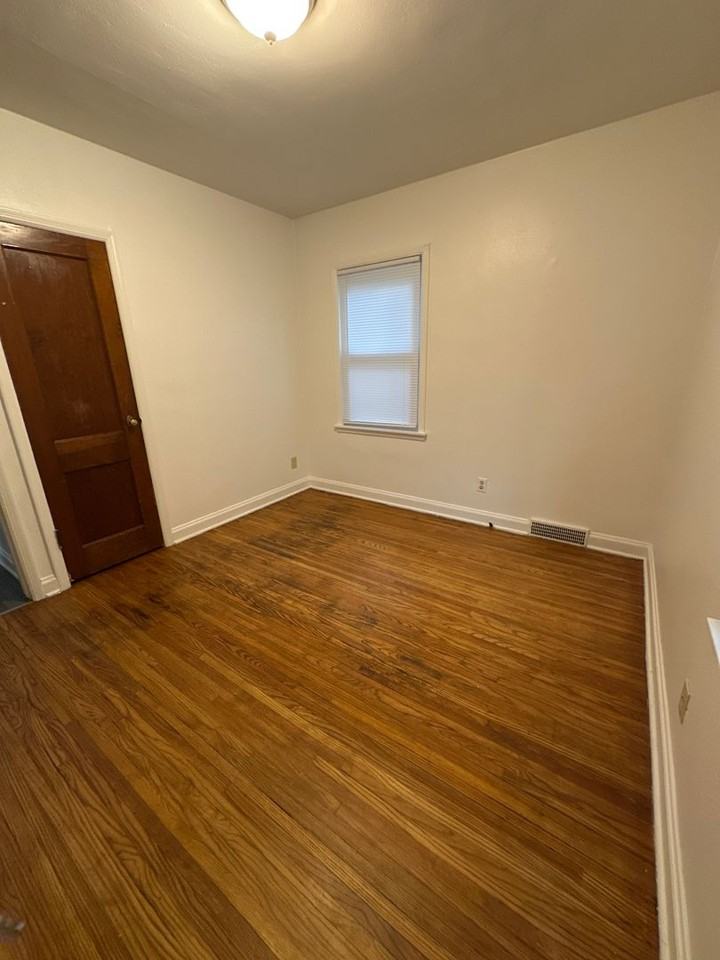 1727 Franklin St - Photo 6 of 9