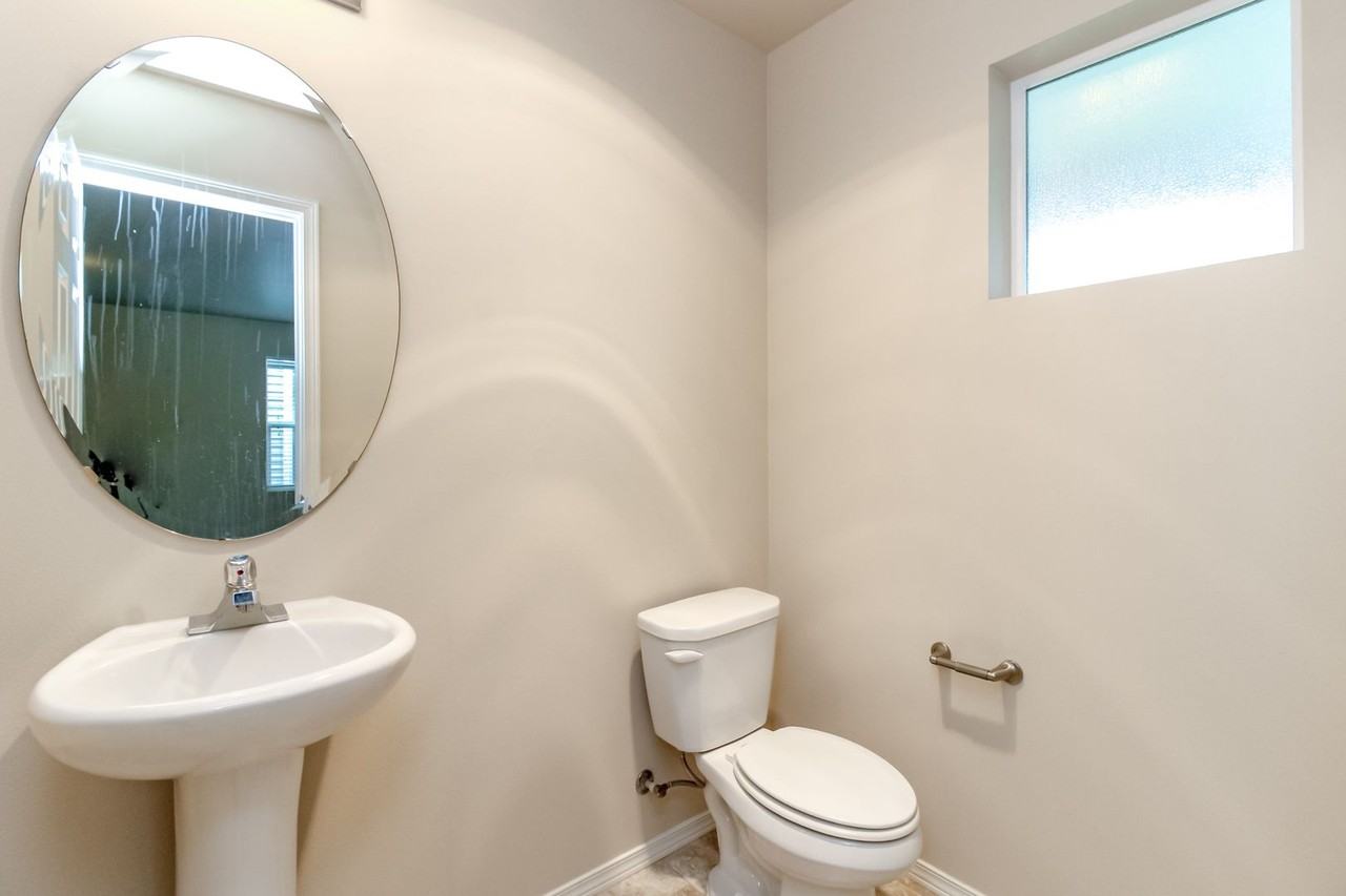 1360 Sinclair Dr - Photo 4 of 36
