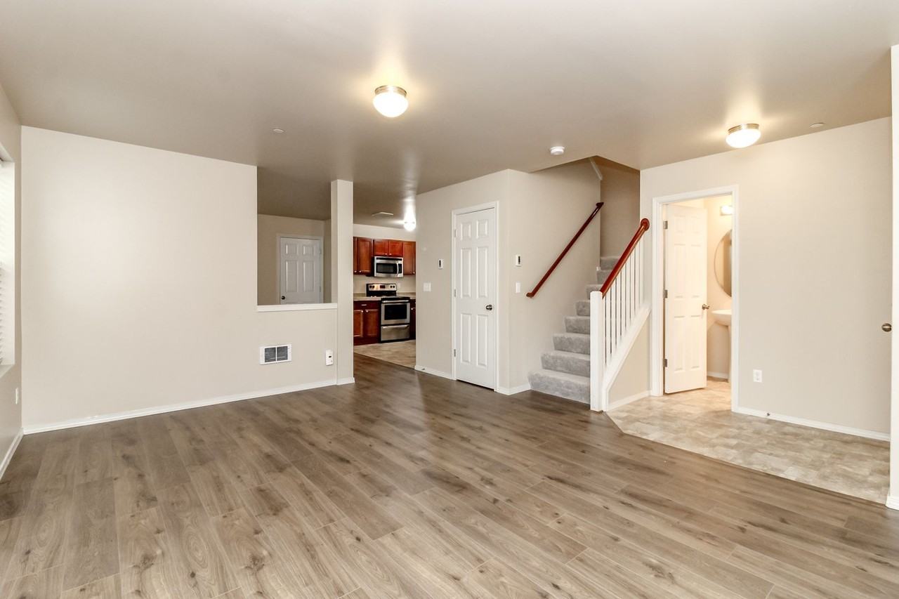 1360 Sinclair Dr - Photo 6 of 36