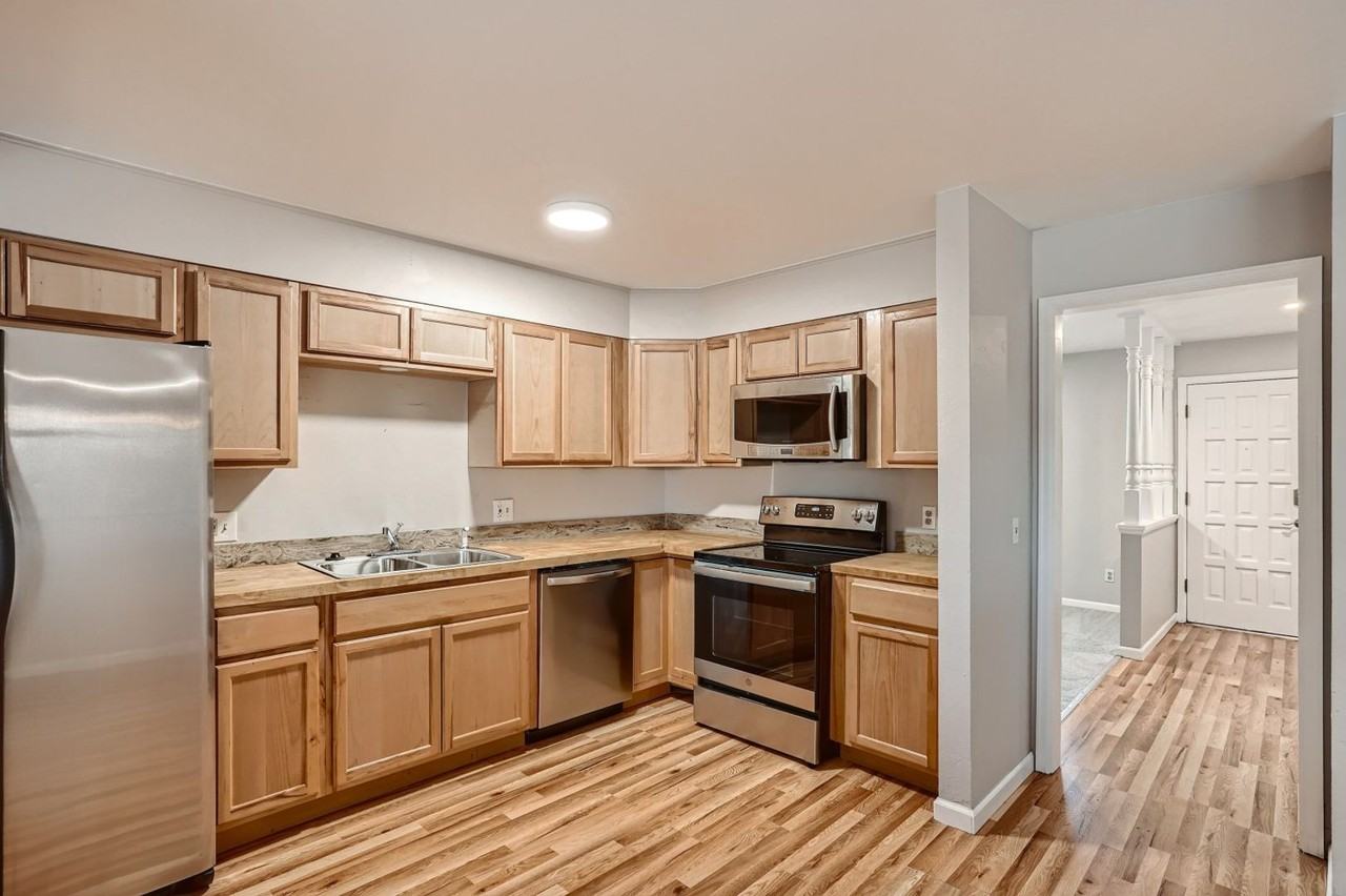 3296 S Geneva St - Photo 7 of 36