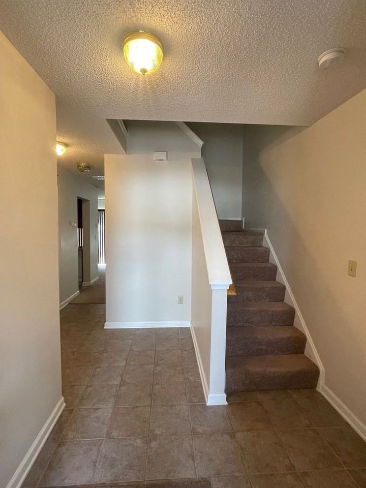 2415 Avonlea Ln - Photo 4 of 22