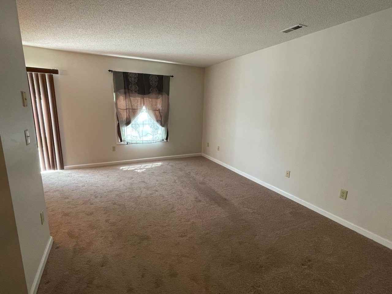 2415 Avonlea Ln - Photo 5 of 22
