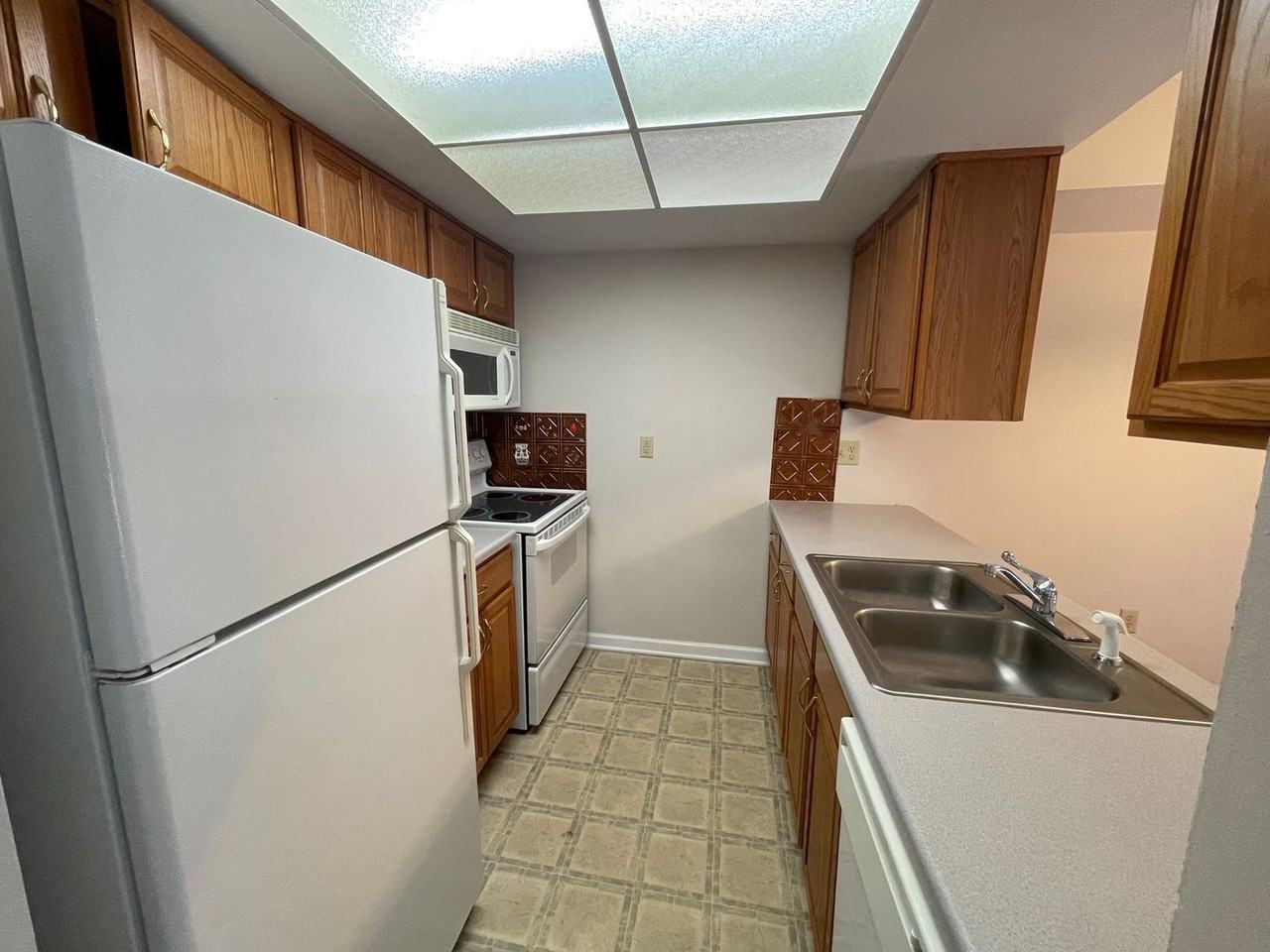 2415 Avonlea Ln - Photo 6 of 22
