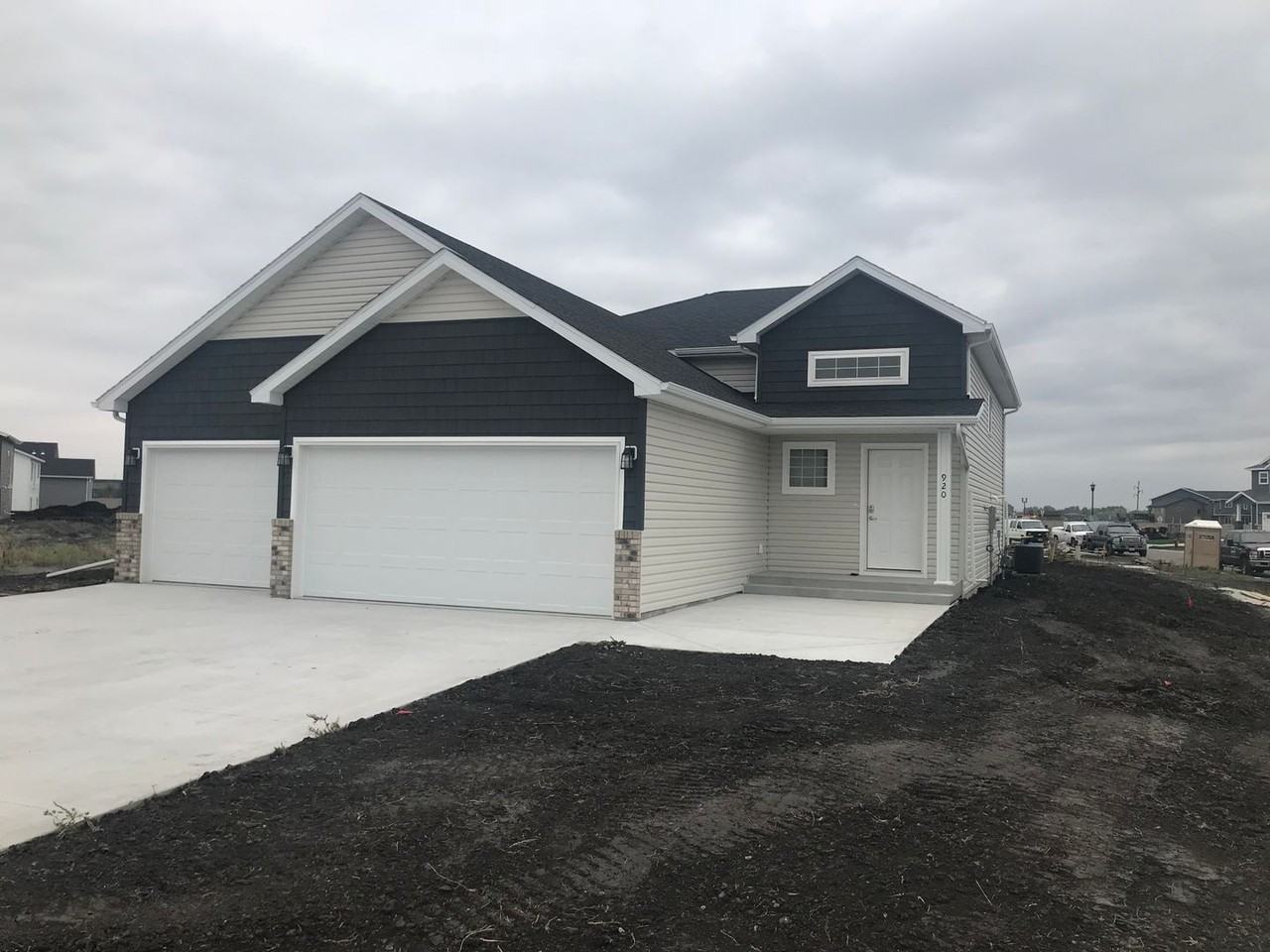 920 Albert Dr W - Photo 2 of 28