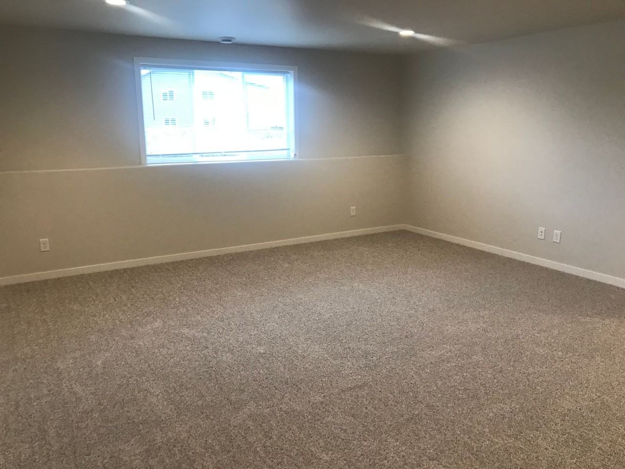 920 Albert Dr W - Photo 4 of 28