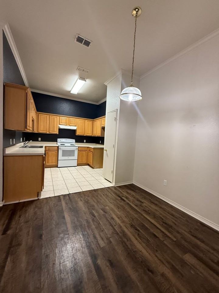 217 Rentz Place Cir - Photo 5 of 11