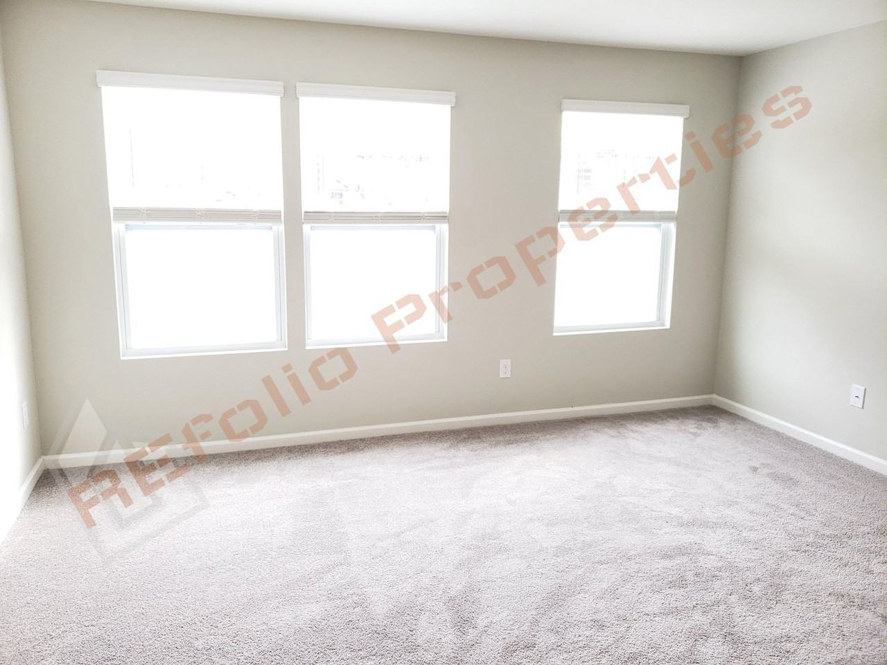 695 Grand Central Sta - Photo 3 of 29