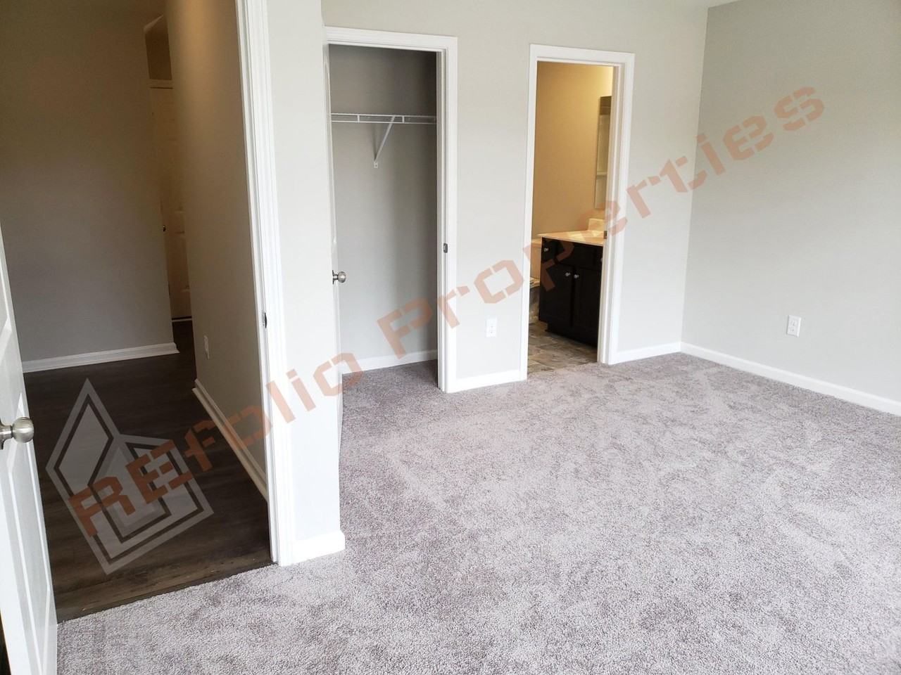 695 Grand Central Sta - Photo 4 of 29