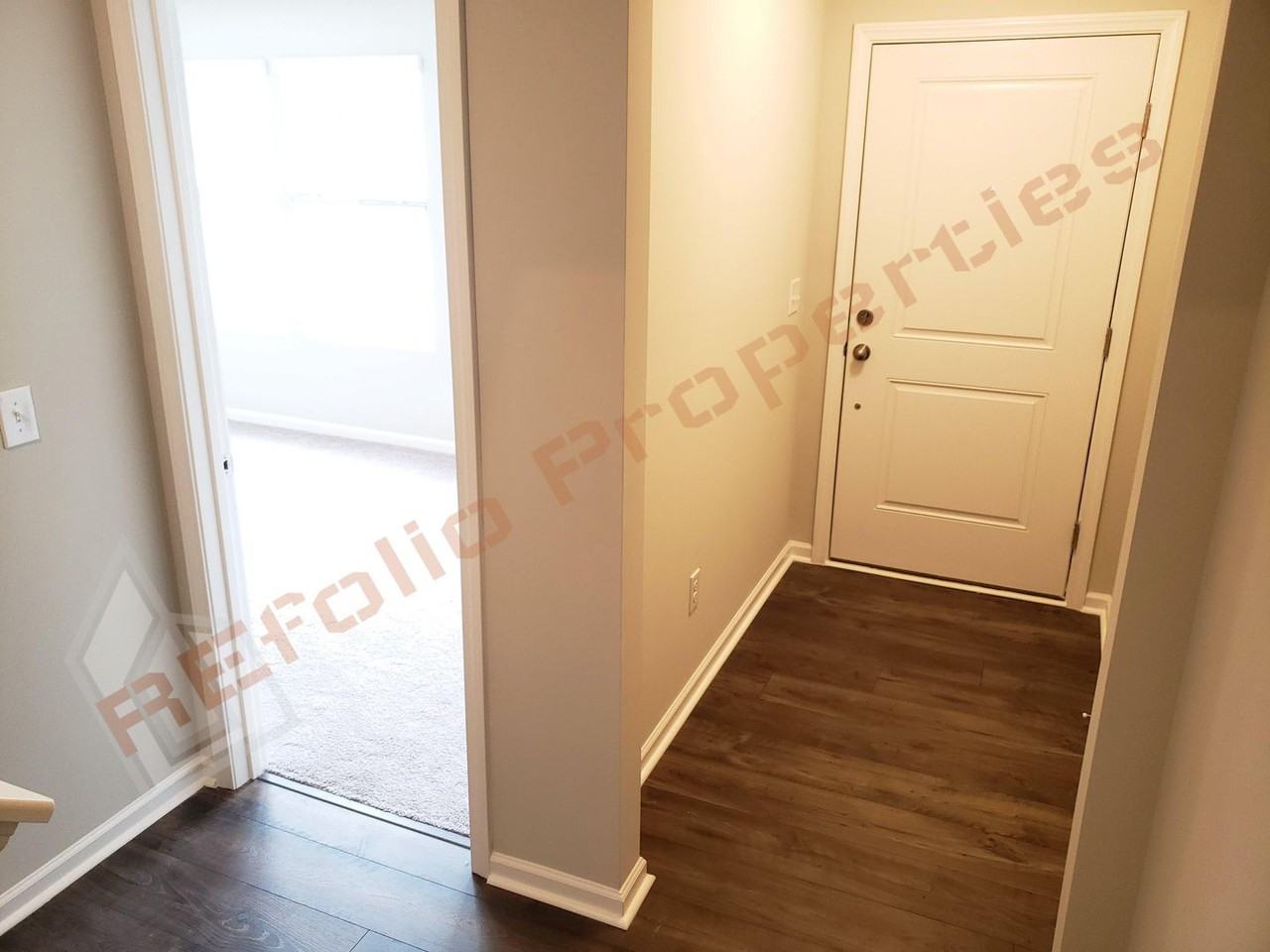 695 Grand Central Sta - Photo 7 of 29