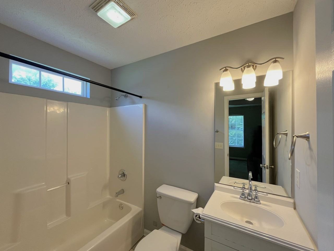 1035 Baxter Ave #3 - Photo 5 of 40