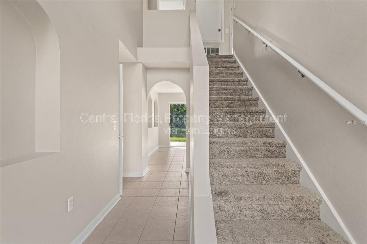 14126 Econ Woods Ln - Photo 4 of 32