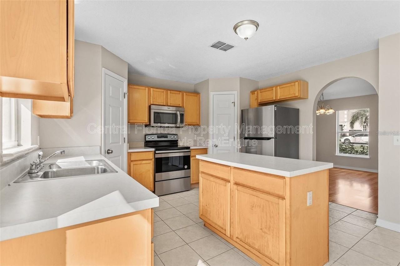 14126 Econ Woods Ln - Photo 5 of 32