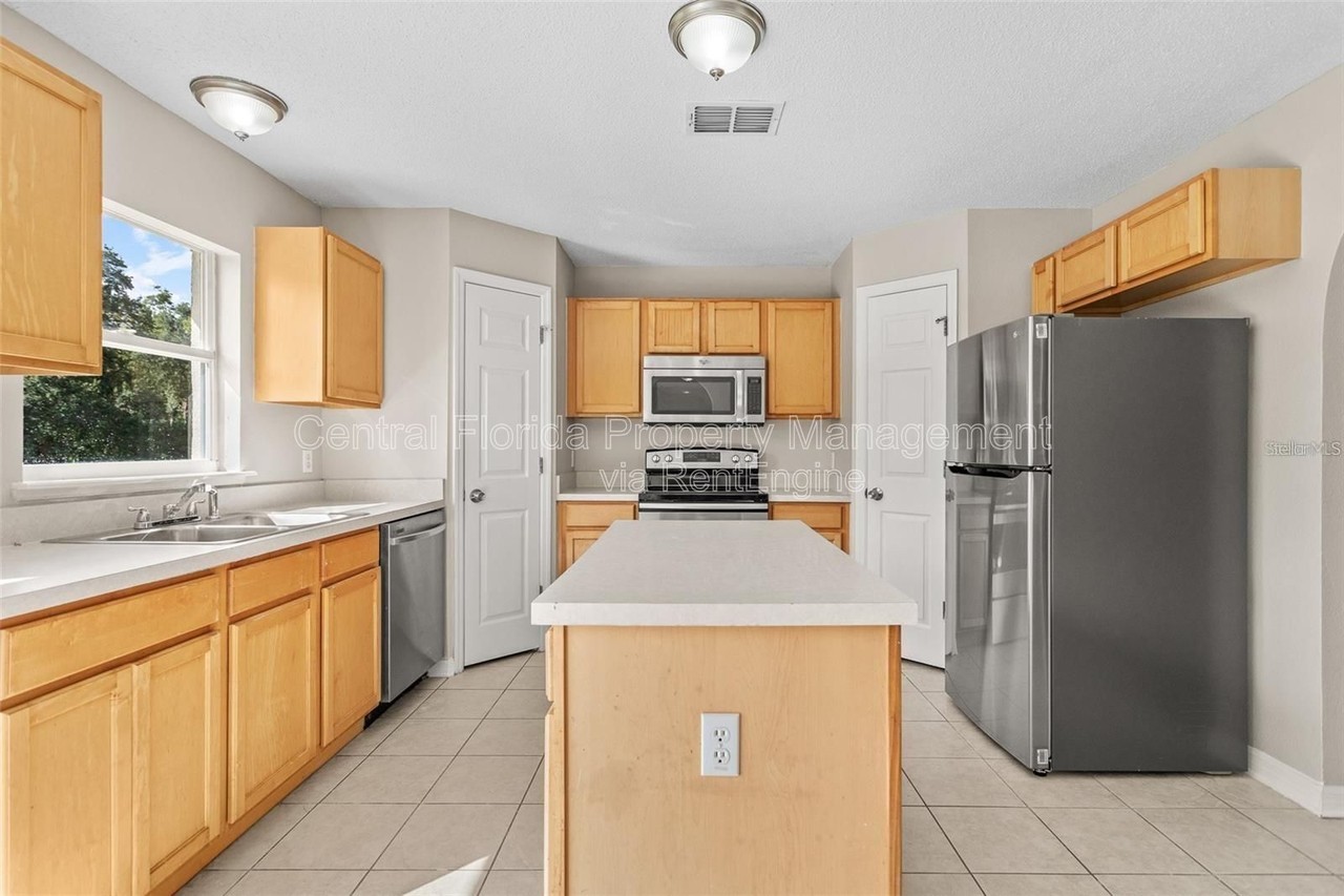 14126 Econ Woods Ln - Photo 6 of 32