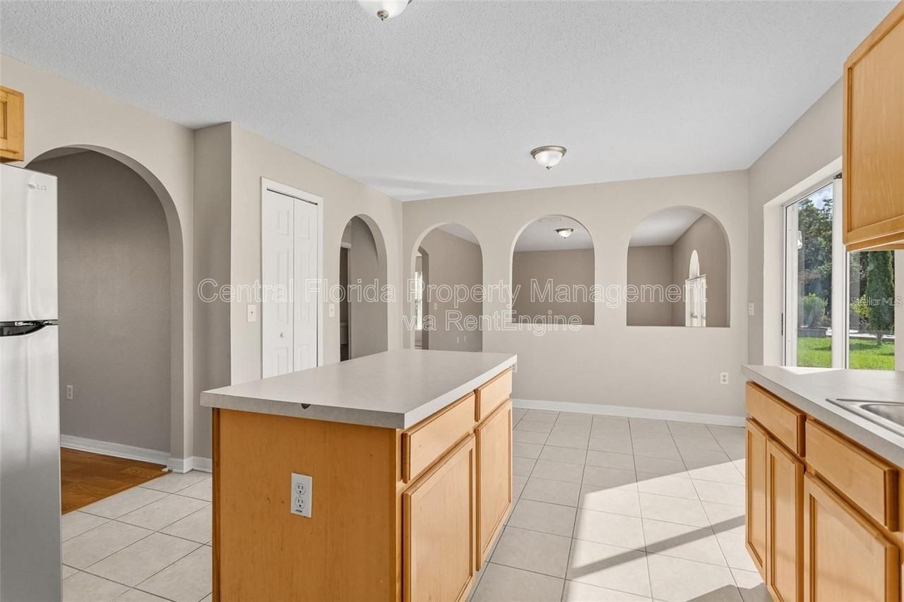 14126 Econ Woods Ln - Photo 7 of 32
