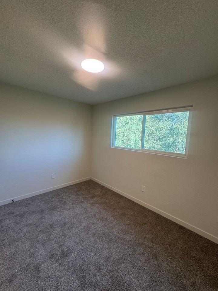 605 Green Acres Rd Se - Photo 2 of 11