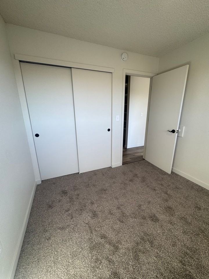 605 Green Acres Rd Se - Photo 5 of 11