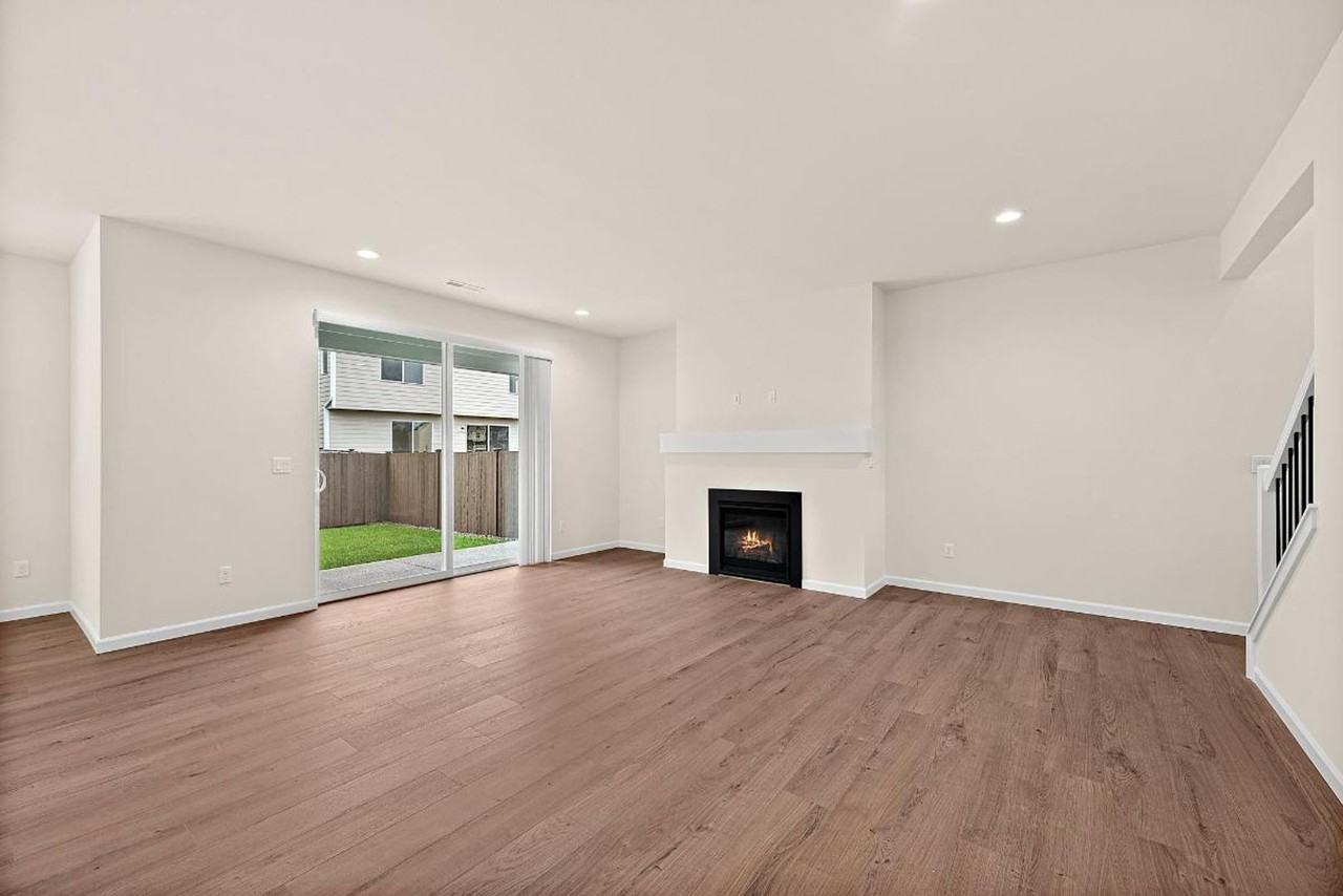 549 Hillside St - Photo 2 of 19