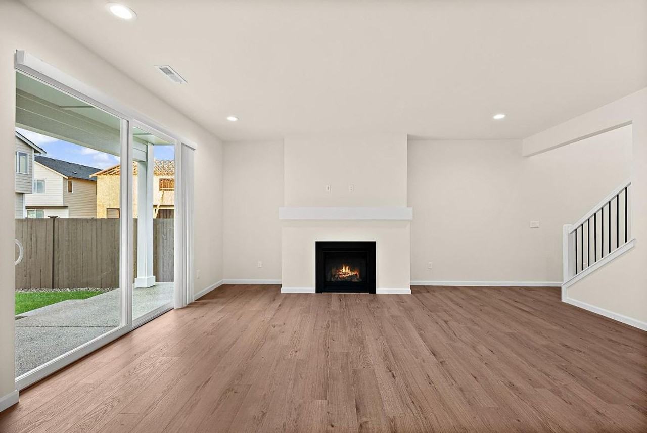 549 Hillside St - Photo 3 of 19